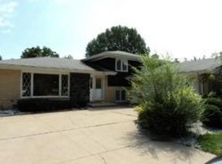 8607 Highcrest Dr, Darien, IL
