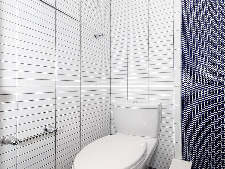 51 W 11th St #R2 — Photo 11