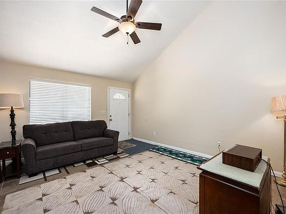 4th image of 4704 SW 67TH TERRACE