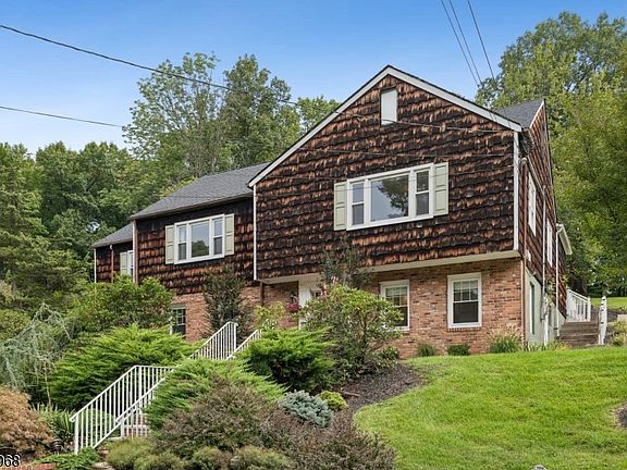 4th image of 57 Washington Dr