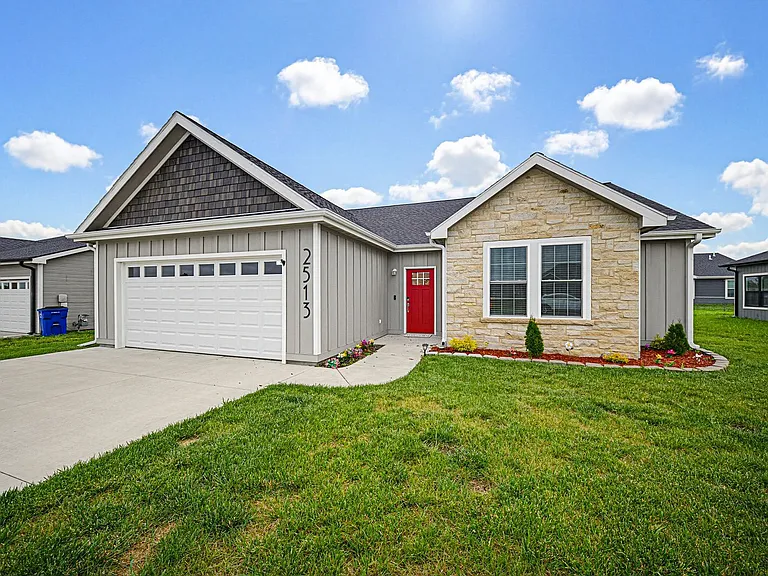 2513 Wren Ln — Photo 1