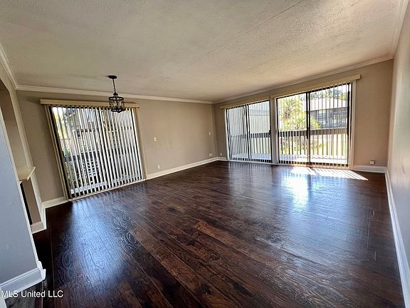 2nd image of 172 Lanai Vlg