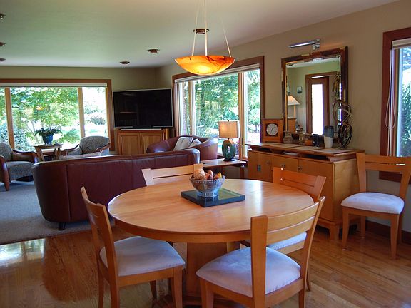 Dining to living room