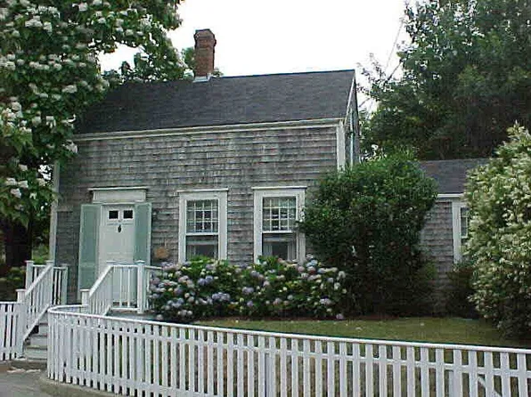 21 Mill St, Nantucket, MA 02554