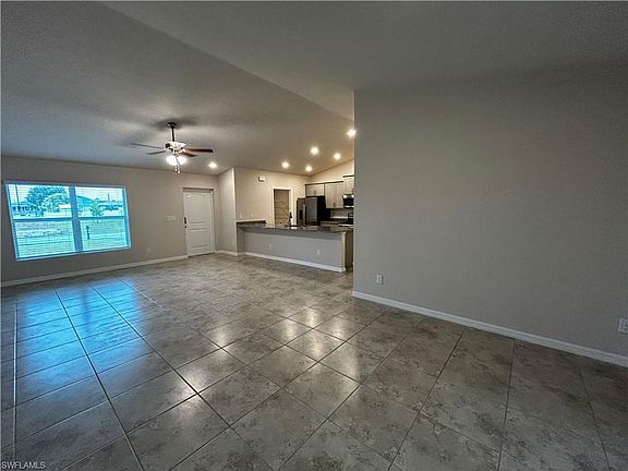 4th image of 1005 NE 39th Ter