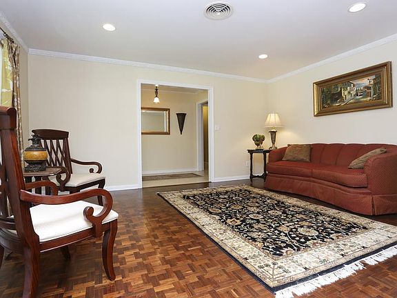 4th image of 10019 Candlewood Dr