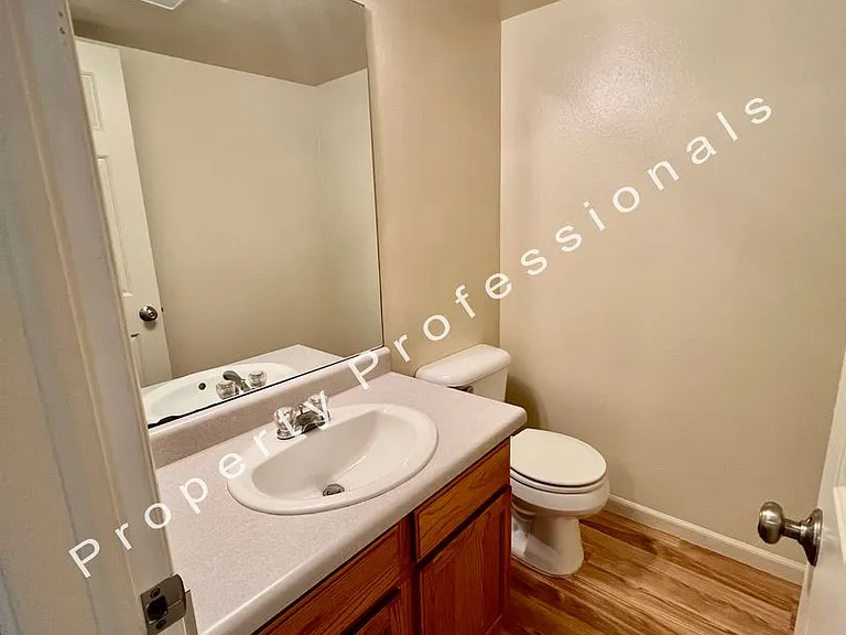 1015 Domelby Ct — Photo 8