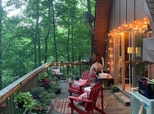 146 Fox Hunter Ln, Brasstown, NC 28902