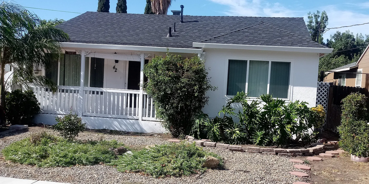 42 Robinson Ave photo 1