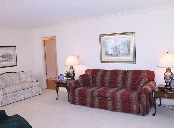 4th image of 63 White Oak Dr