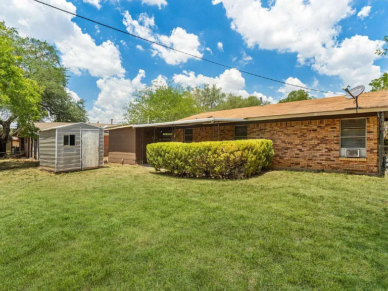 218 E Villaret Blvd — Photo 20