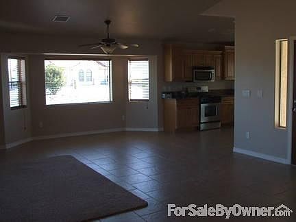 Living room
						:
						Open
