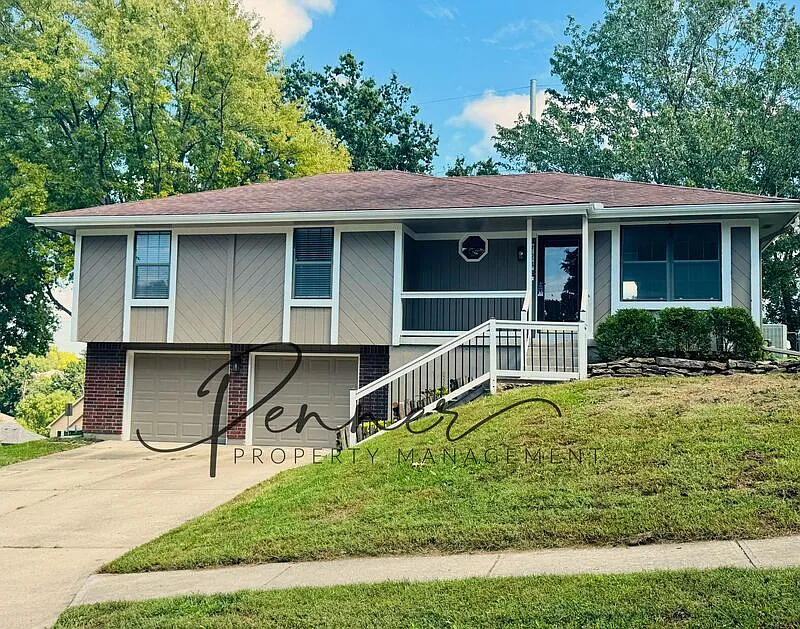 3 bed, 2.0 bath, 1711 sqft, $1,995 — Photo 2