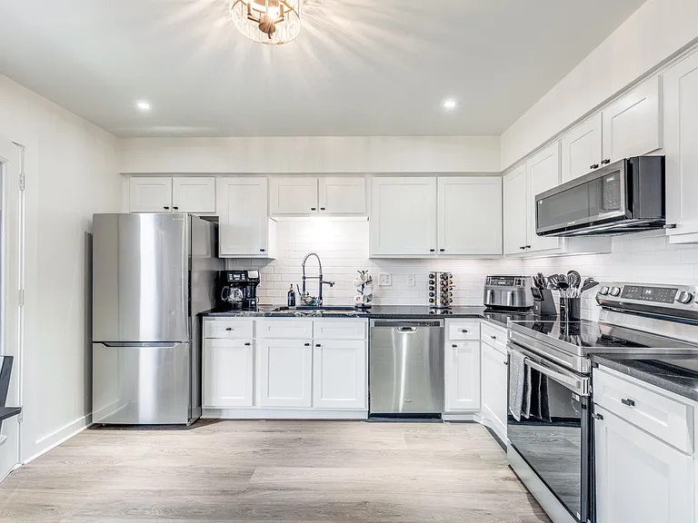 2232 Colony Ct — Photo 5