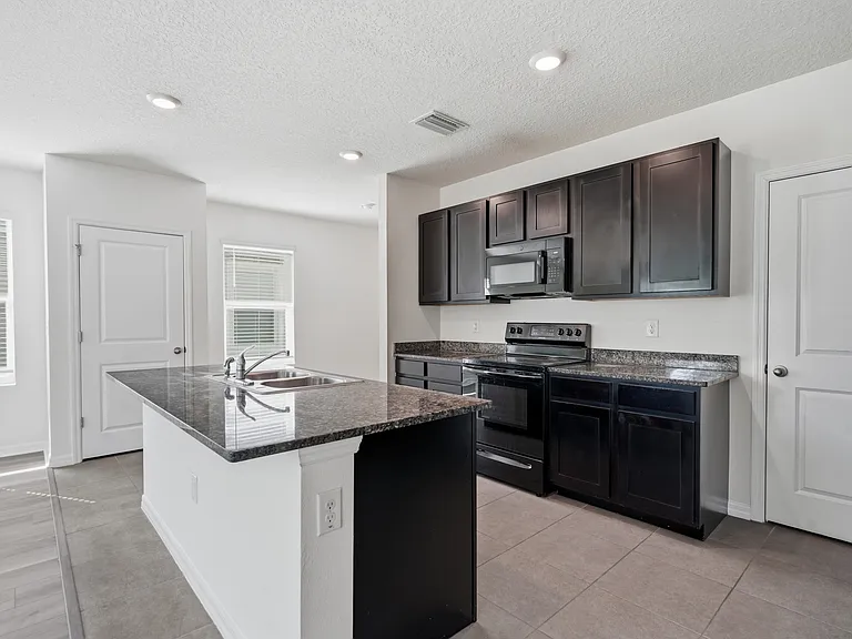 32745 Pez Landing Ln — Photo 10