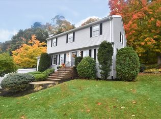 15 Nob Way, Lowell, MA 01852