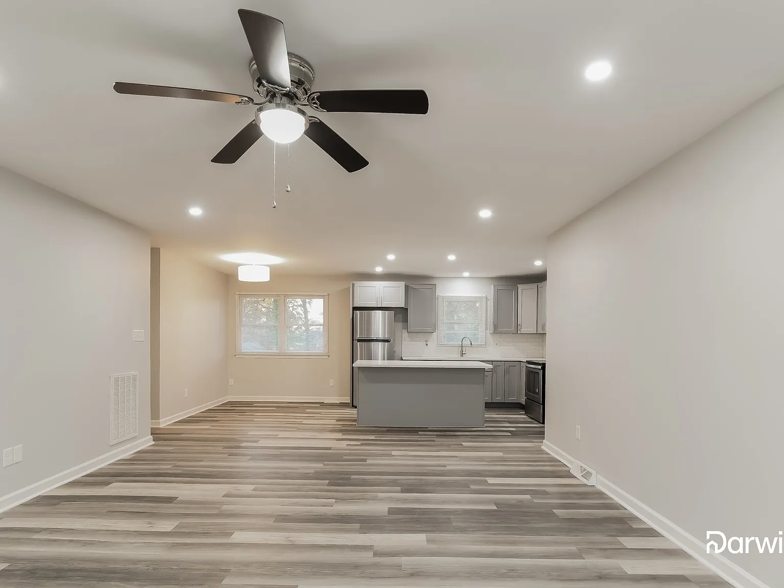 4 bed, 3.0 bath, 2324 sqft, $2,490 — Photo 4