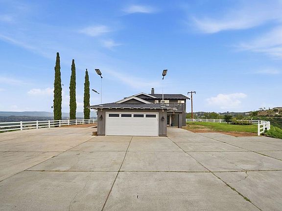 3rd image of 15281 Ranchito Dr