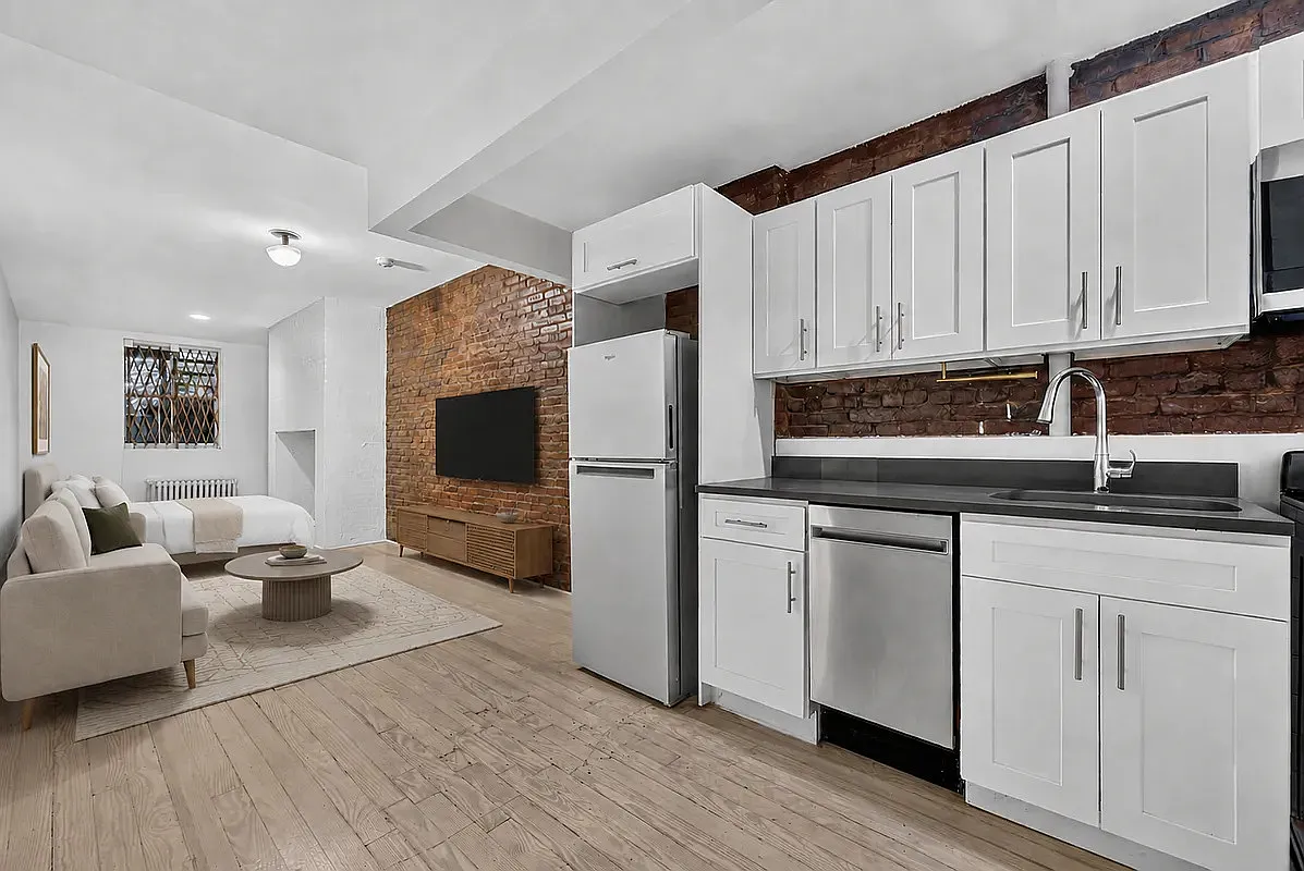 318 West 14th Street — Photo 1