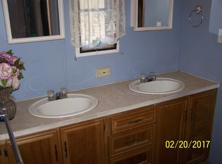 1180 Brookshire Dr, Lapeer, MI