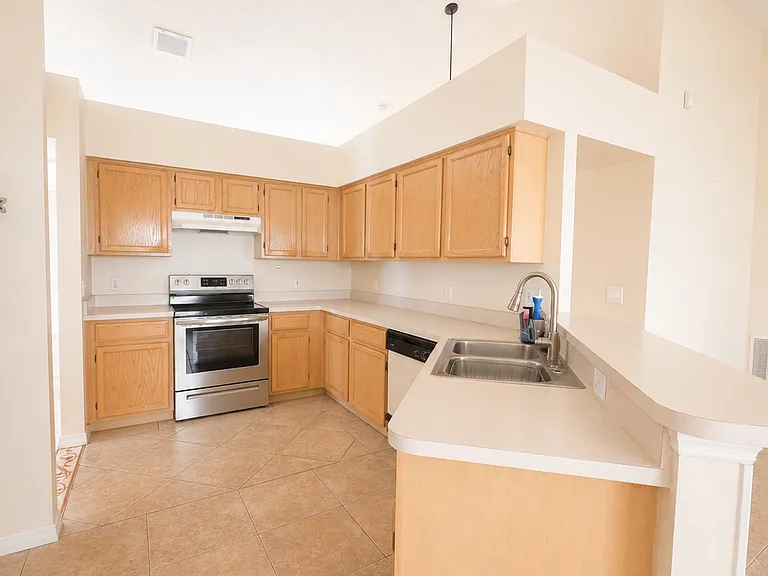 1725 Sir John Ct — Photo 3