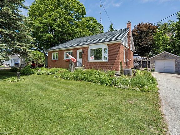 3rd image of 871 Penetanguishene Rd