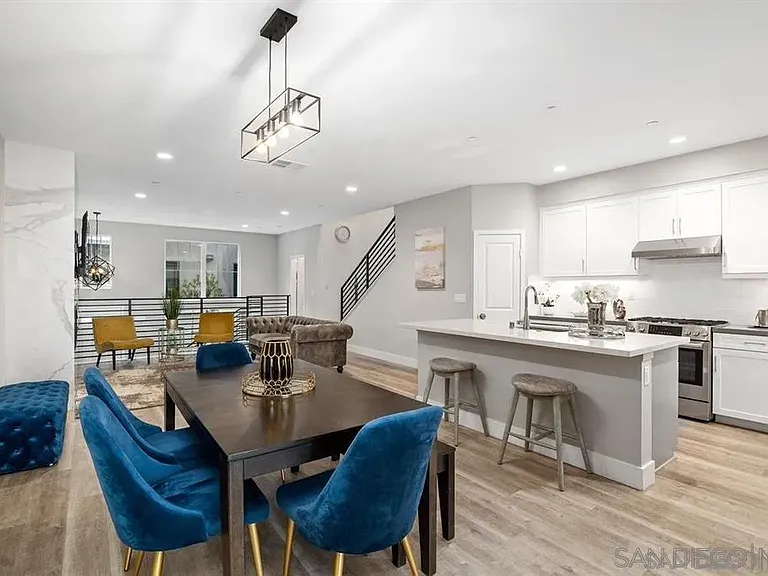347 Oak Ave — Photo 2