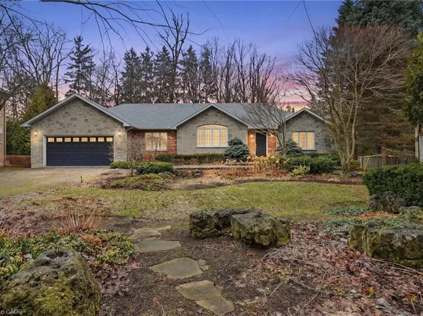 65 Jerseyville Rd E, Hamilton, ON L9G 1K2