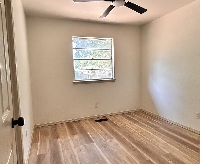 726 Garden Grv — Photo 23