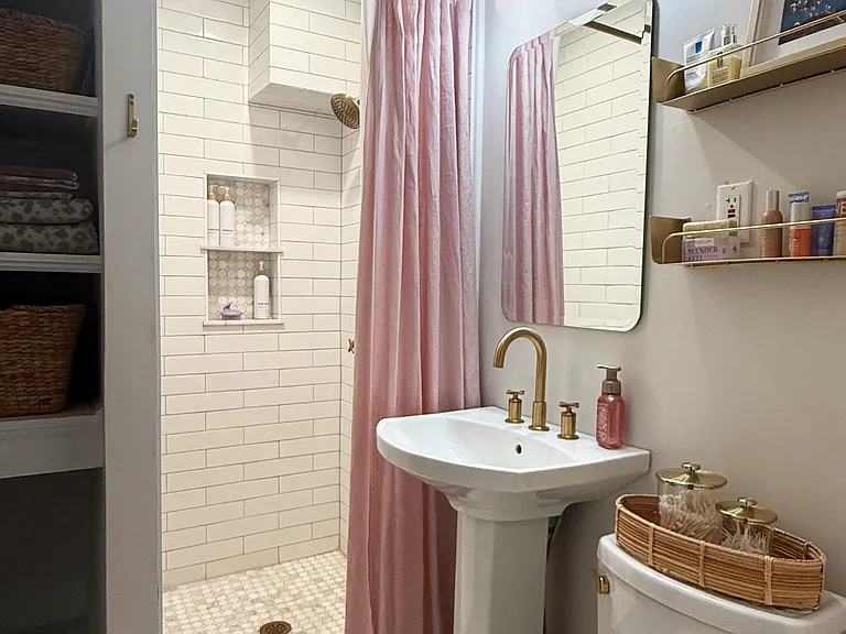 25 Roslyn St #12 — Photo 7