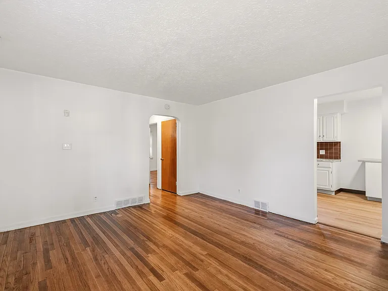 1037 Hardesty Blvd — Photo 6