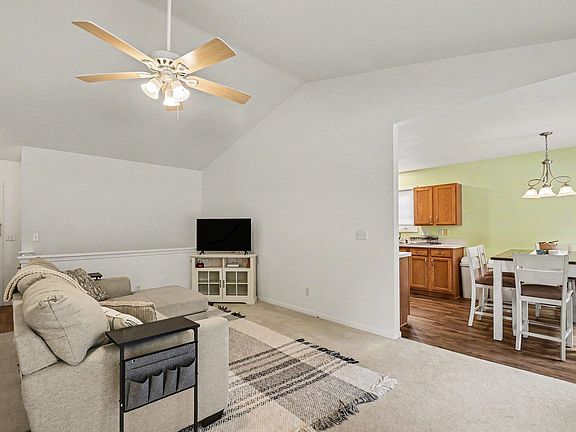 3rd image of 3330 Stone Briar Dr