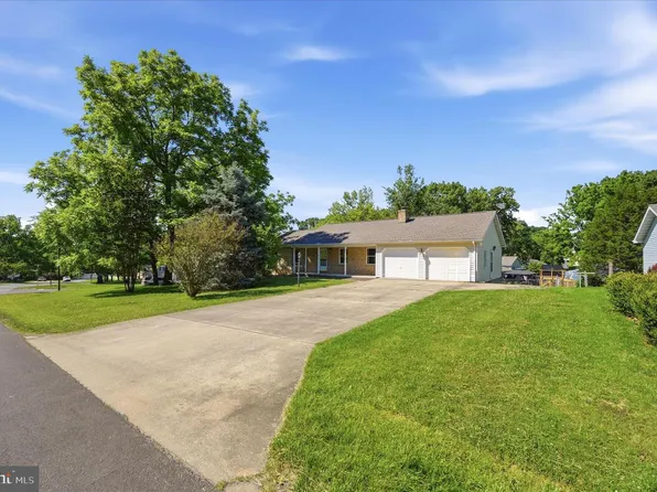 437 Tuscawilla Dr, Charles Town, WV 25414