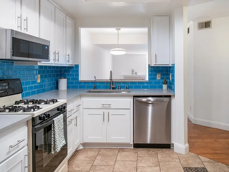6638 Clybourn Ave — Photo 8