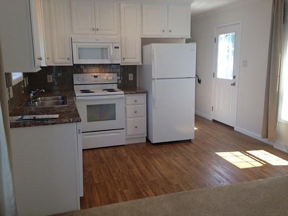 2nd image of 5 Cynthia Cir