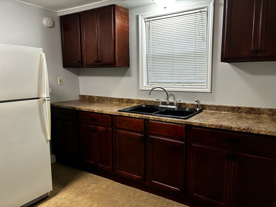 1st image of 102 Fuller Ave #2