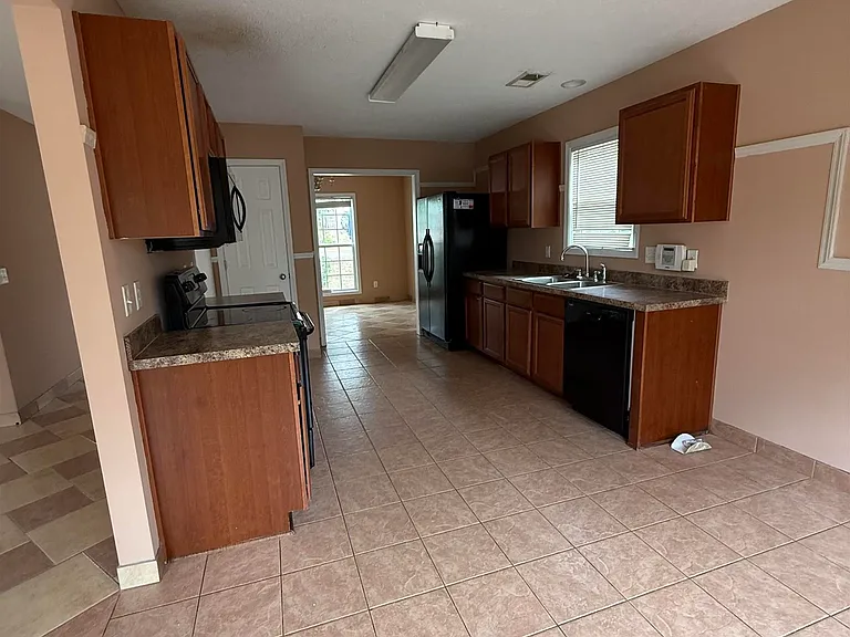 345 Peppercorn Ln — Photo 4