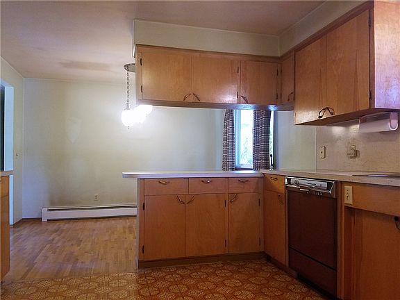 2nd image of 2314 Shirley St SE