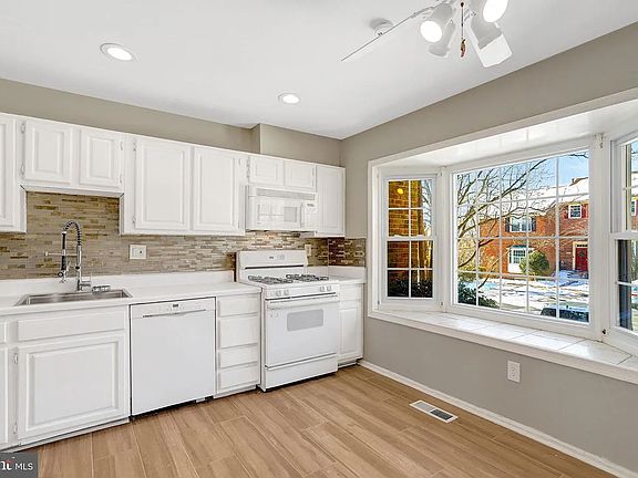 5th image of 8225 Cedar Landing Ct #1