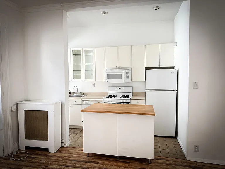 170 Lexington Ave #3 — Photo 10
