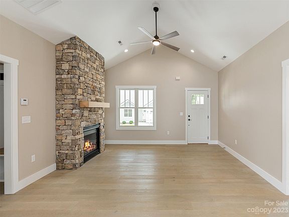 4th image of 114 Olde Oak Way