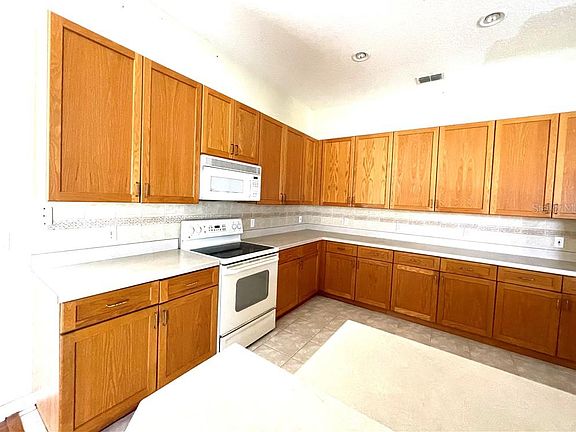 4th image of 2983 Majestic Isle Dr