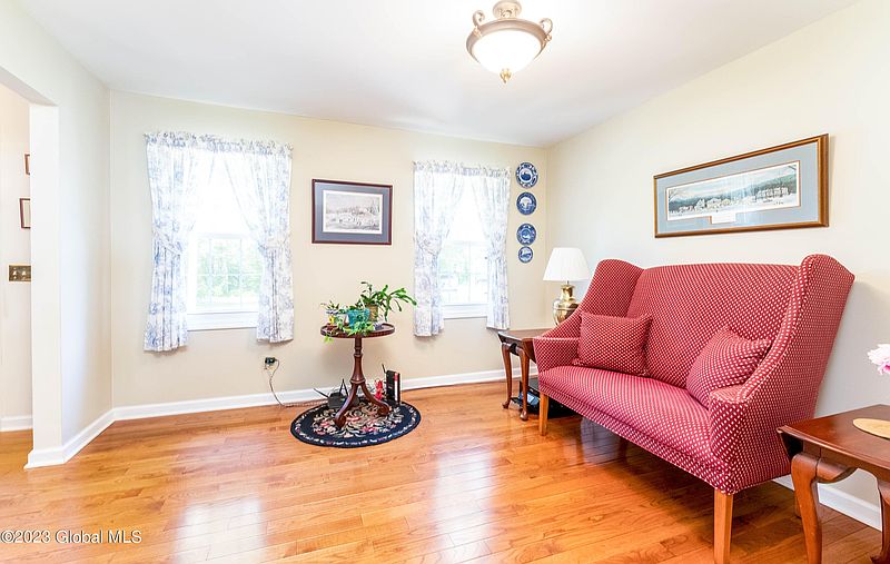 4th image of 44 Vandenburg Lane