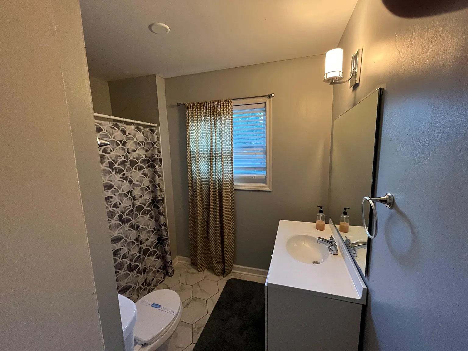 4 bed, 3.0 bath, 2200 sqft, $866 — Photo 3