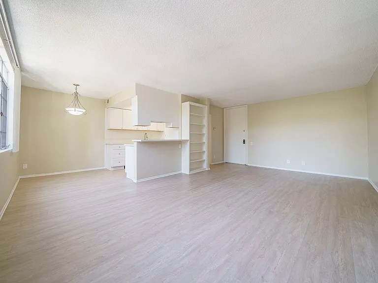 2 Bedroom Unit - Livingroom