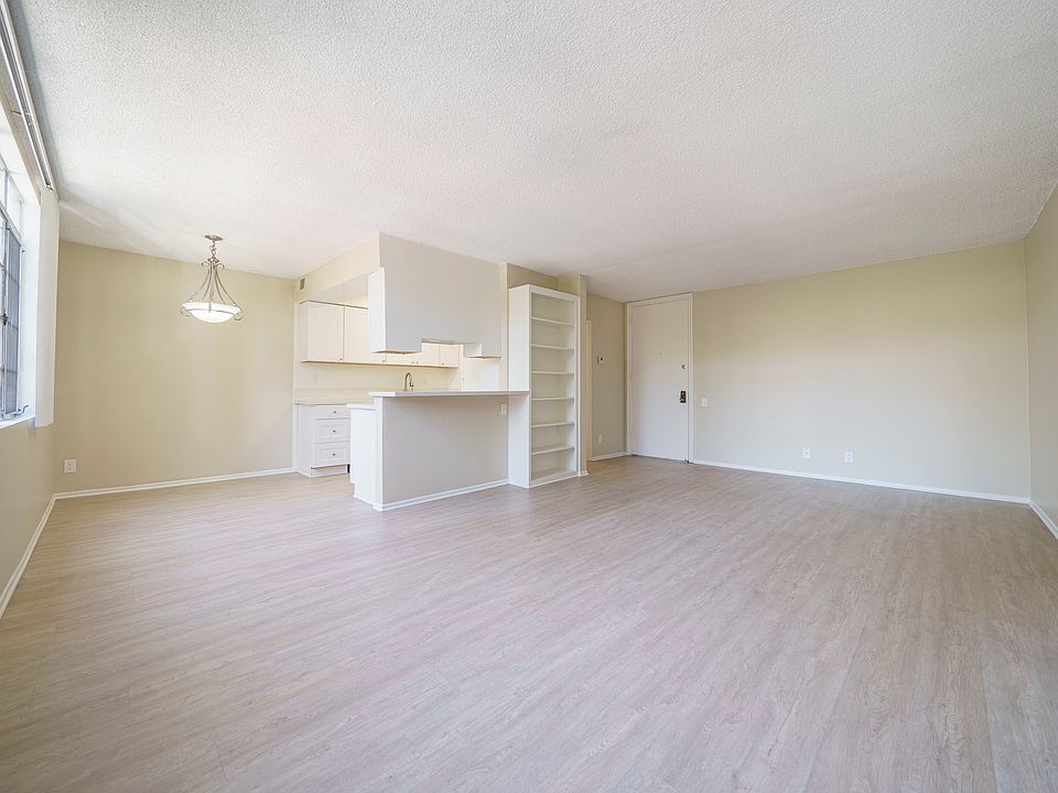 2 Bedroom Unit - Livingroom