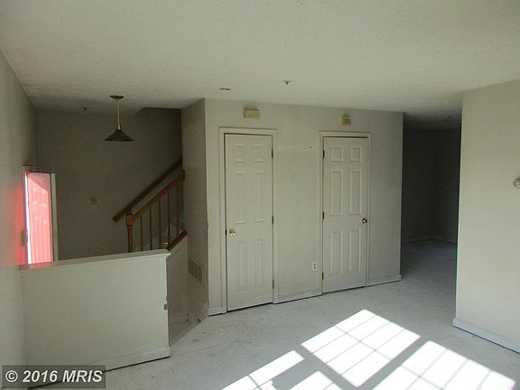 5th image of 631 Island Creek Ct