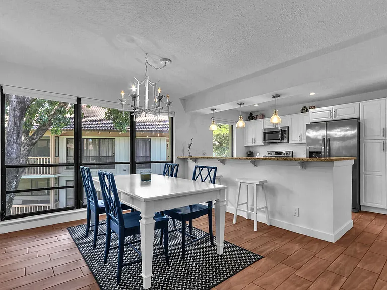632 Brackenwood Cv — Photo 4