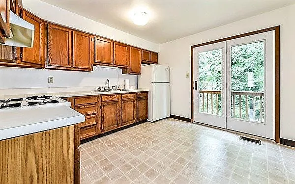 515 Barclay Ave — Photo 10