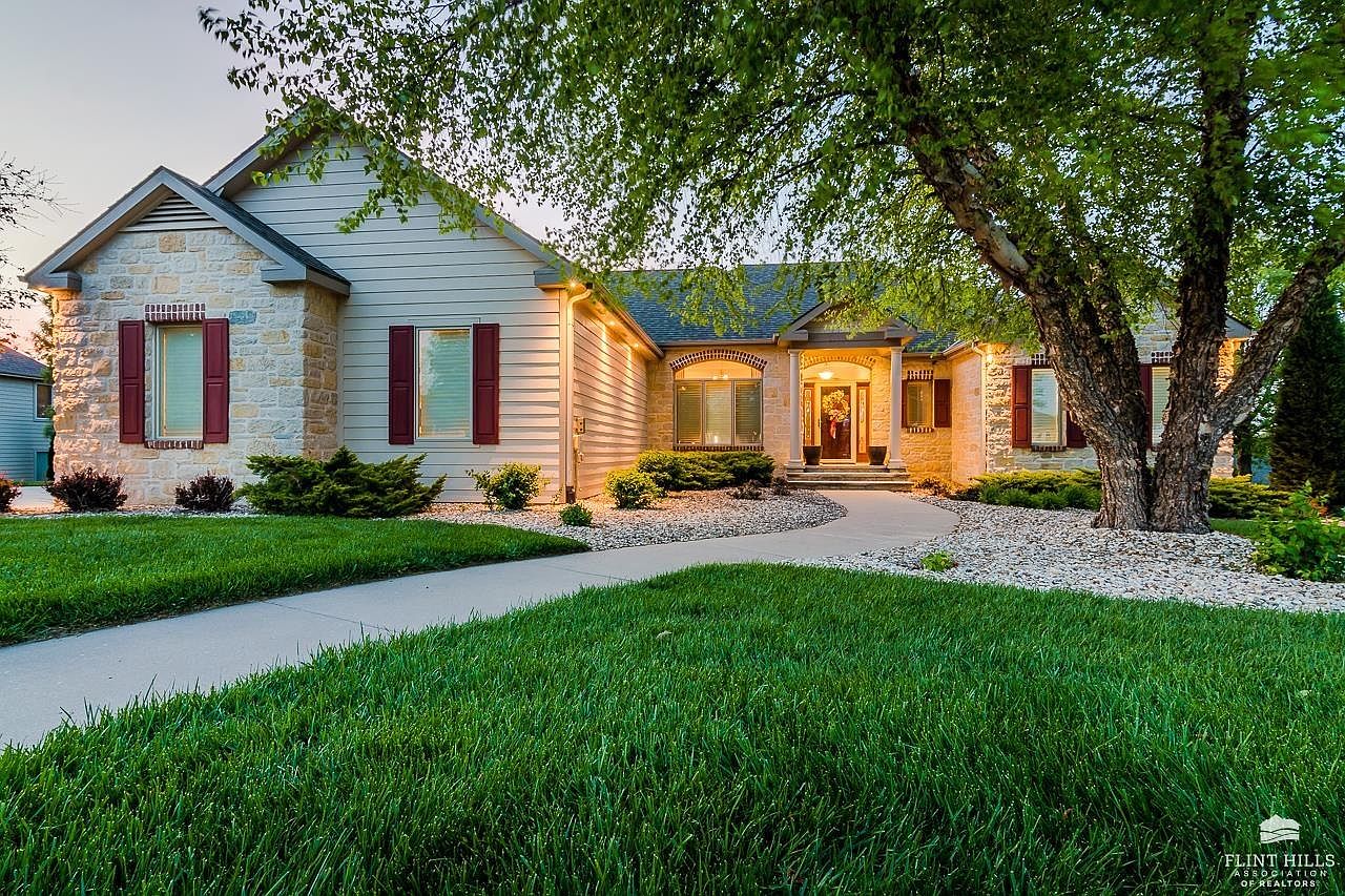 2321 Heartland Dr